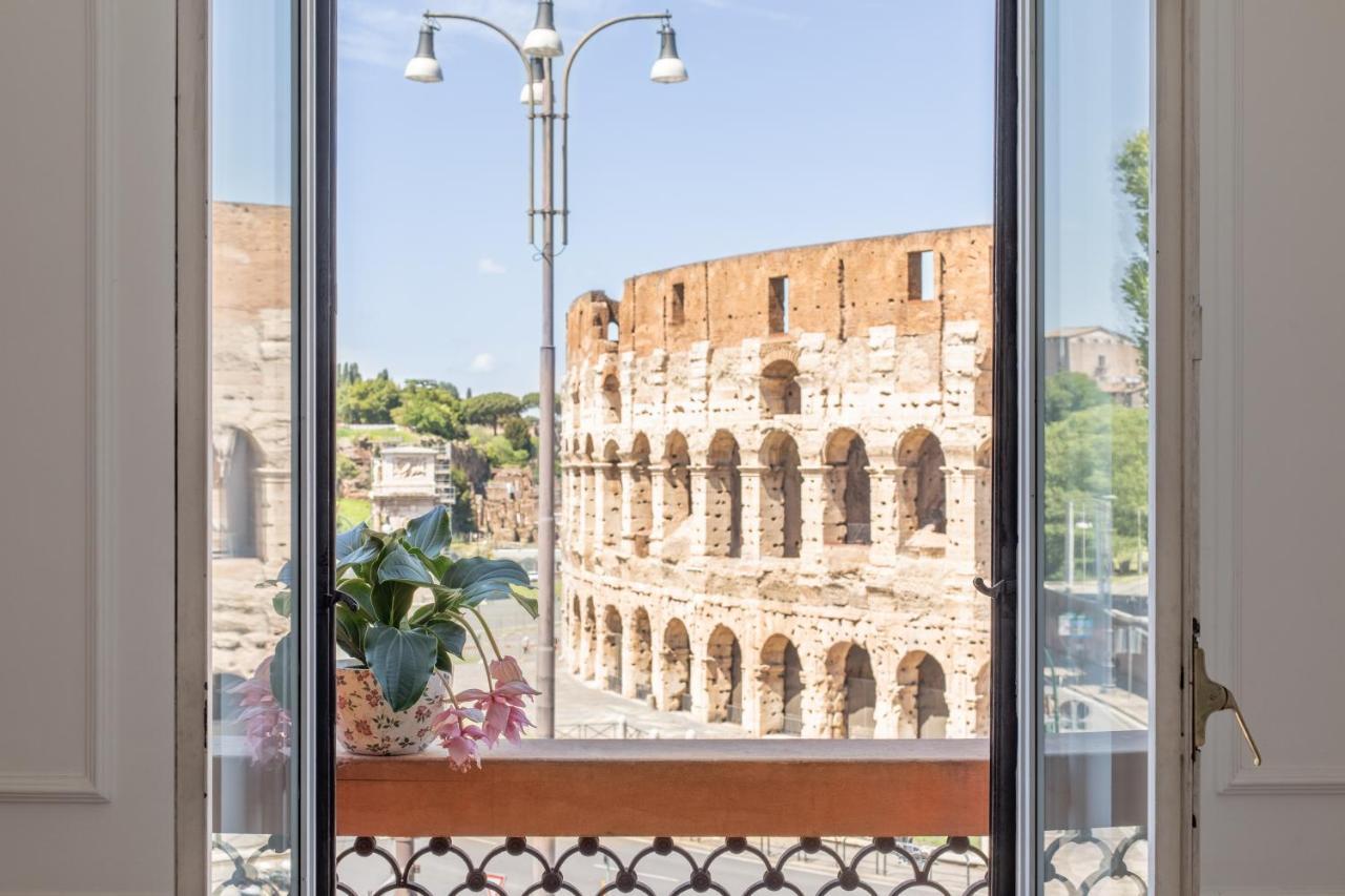 Iflat Unforgettable In Front Of Colosseum Roma Esterno foto